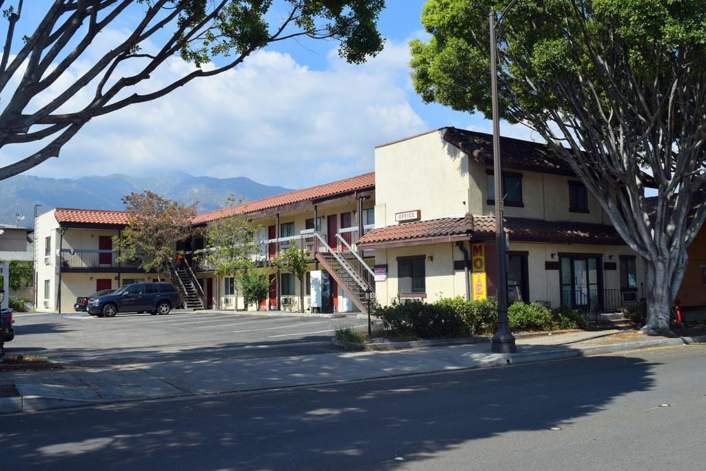 Pasadena Lodge Exterior photo