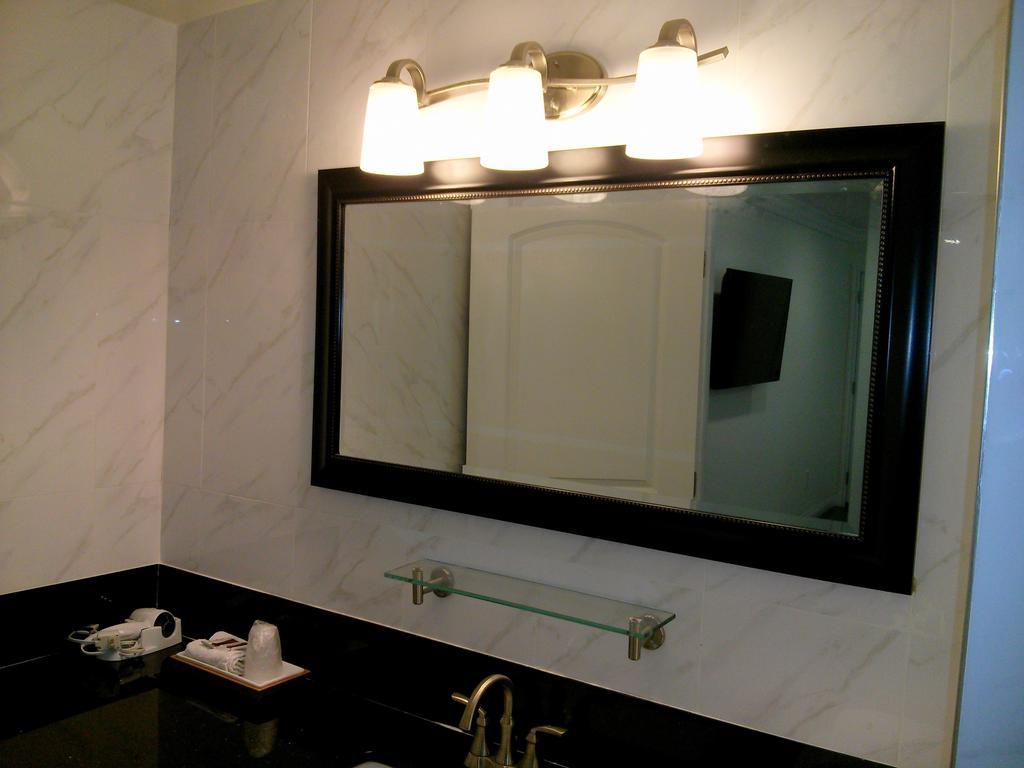Pasadena Lodge Room photo