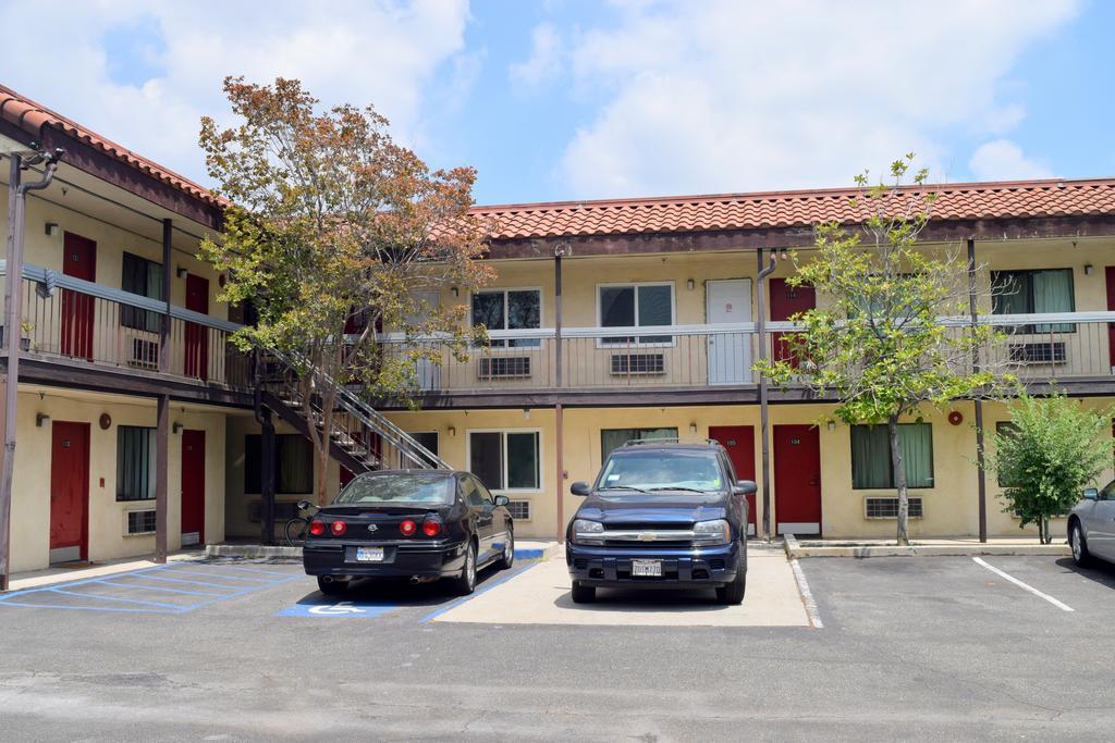 Pasadena Lodge Exterior photo