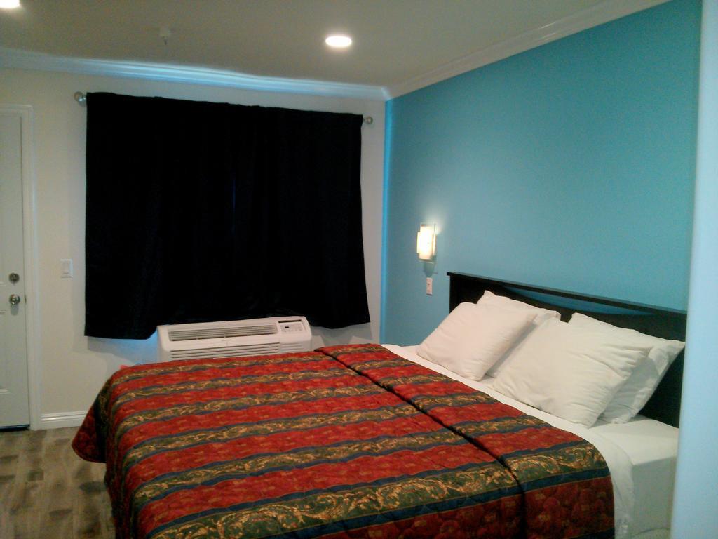 Pasadena Lodge Room photo